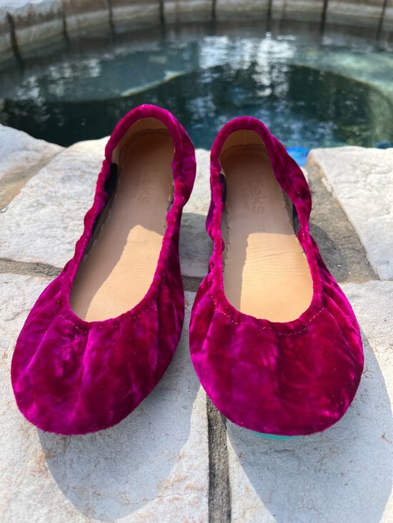 Tieks Shoes - EUC Tieks Limited Release Tyrian Magenta Velvet Ballet Flats